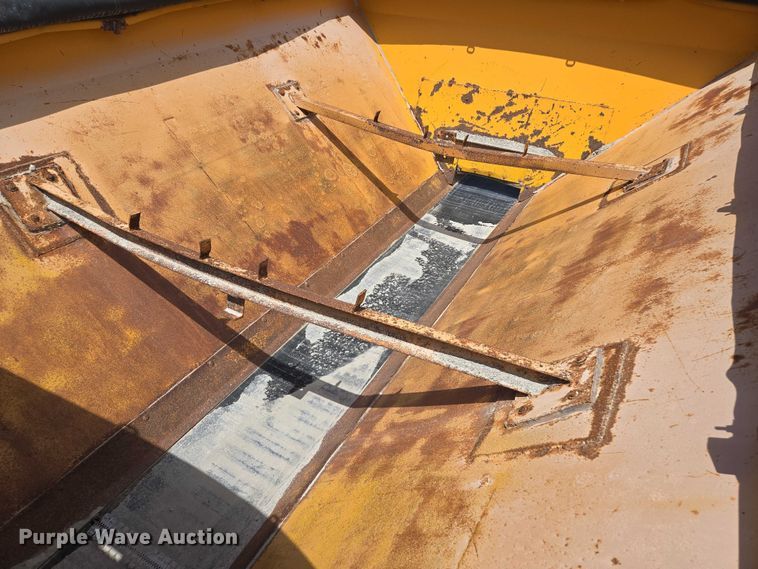 image for item EM7368 Ag-Chem 1253 spreader