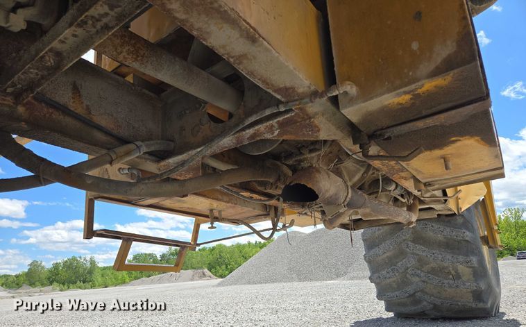 image for item EM7368 Ag-Chem 1253 spreader