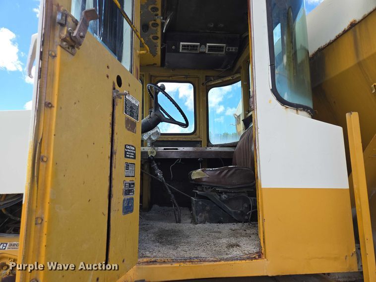 image for item EM7368 Ag-Chem 1253 spreader