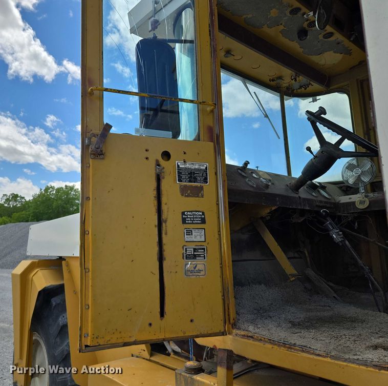 image for item EM7368 Ag-Chem 1253 spreader