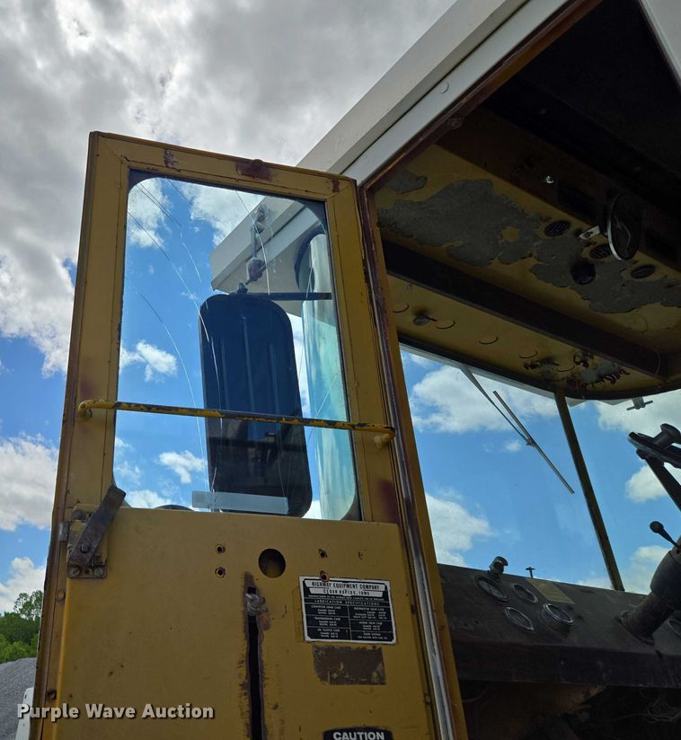 image for item EM7368 Ag-Chem 1253 spreader