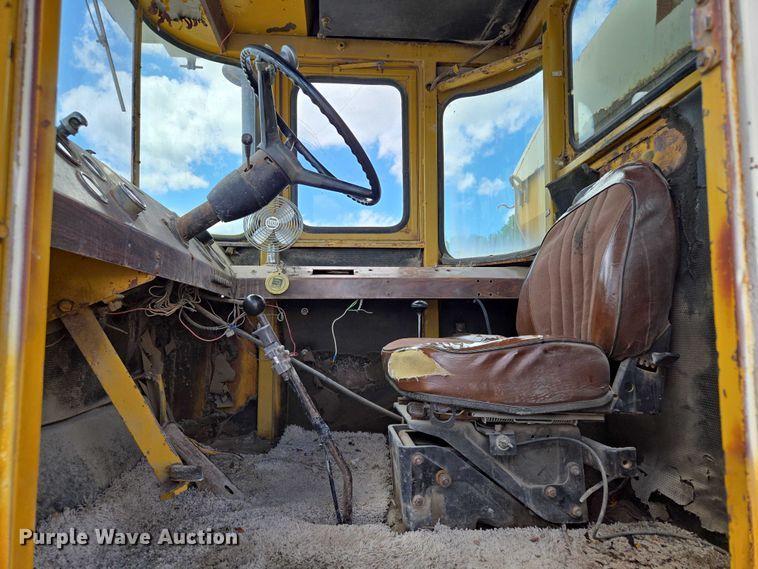 image for item EM7368 Ag-Chem 1253 spreader