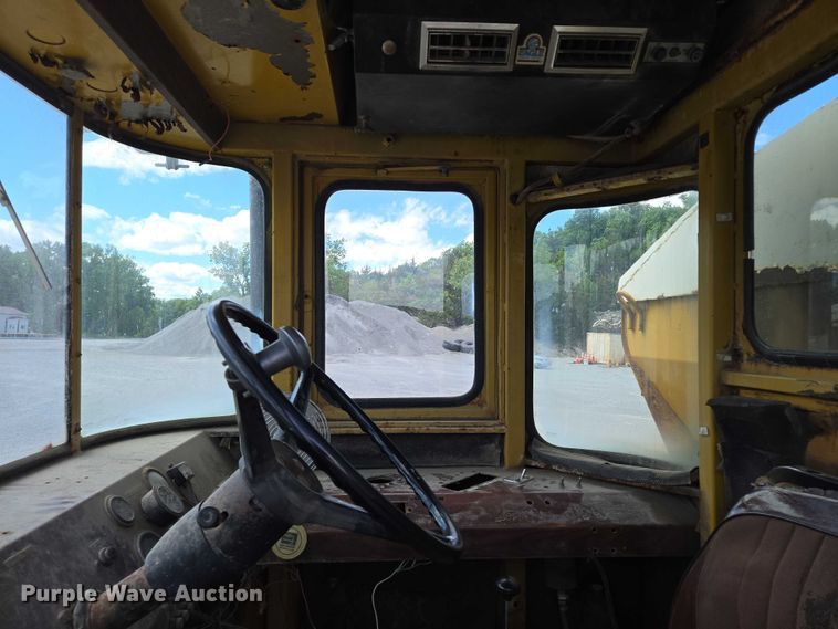 image for item EM7368 Ag-Chem 1253 spreader