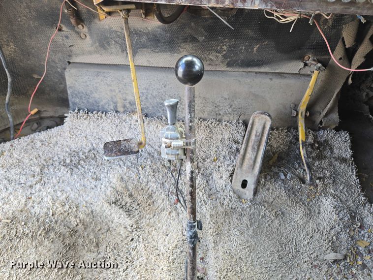 image for item EM7368 Ag-Chem 1253 spreader