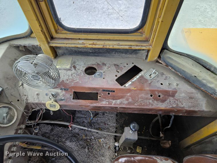 image for item EM7368 Ag-Chem 1253 spreader