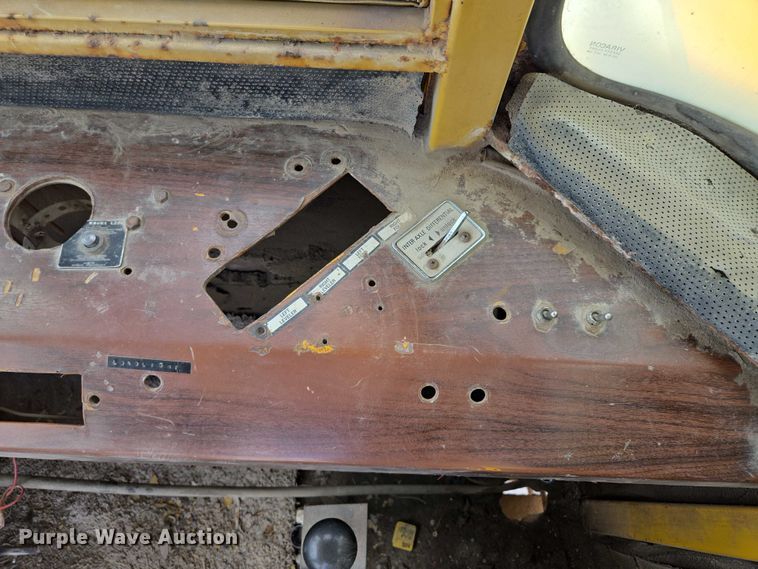 image for item EM7368 Ag-Chem 1253 spreader