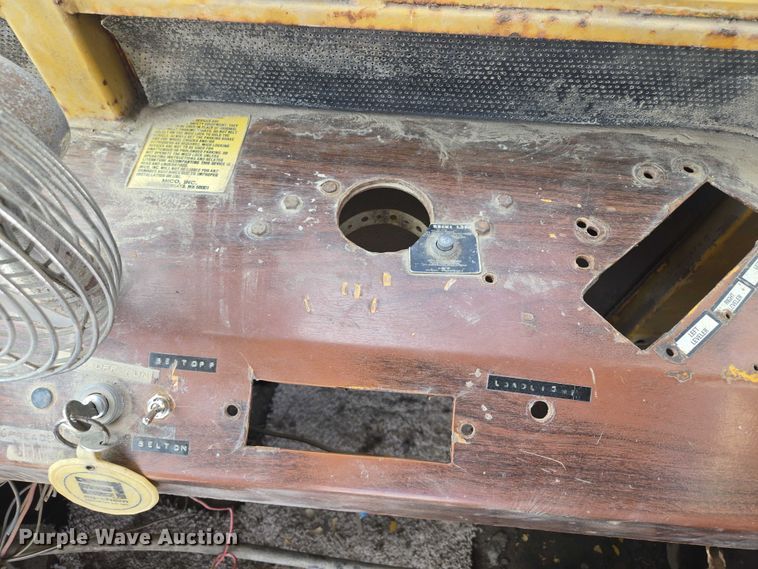 image for item EM7368 Ag-Chem 1253 spreader