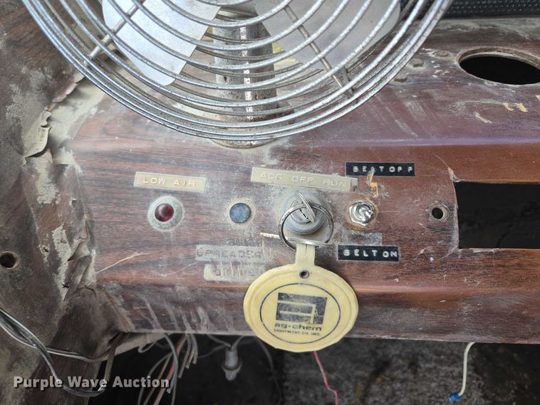 image for item EM7368 Ag-Chem 1253 spreader