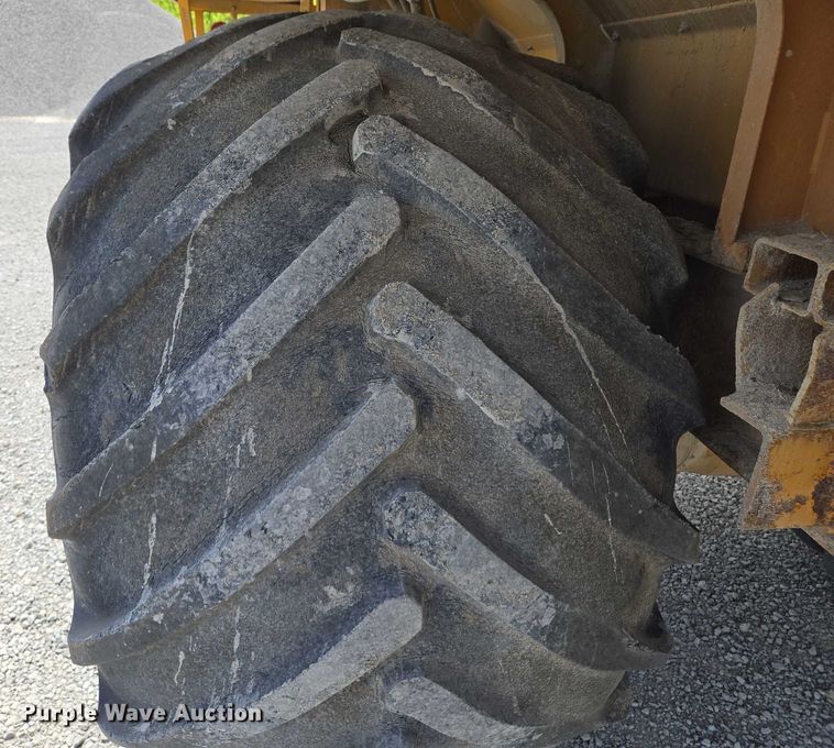 image for item EM7368 Ag-Chem 1253 spreader