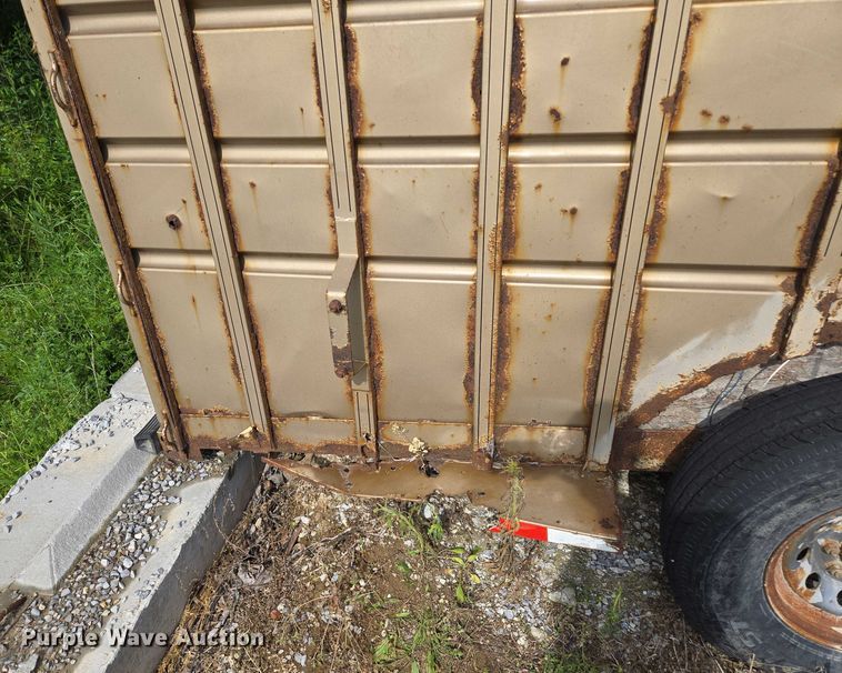 image for item EM7373 2001 Travalong livestock trailer
