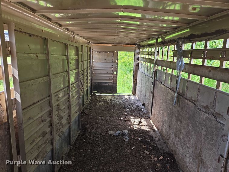 image for item EM7373 2001 Travalong livestock trailer