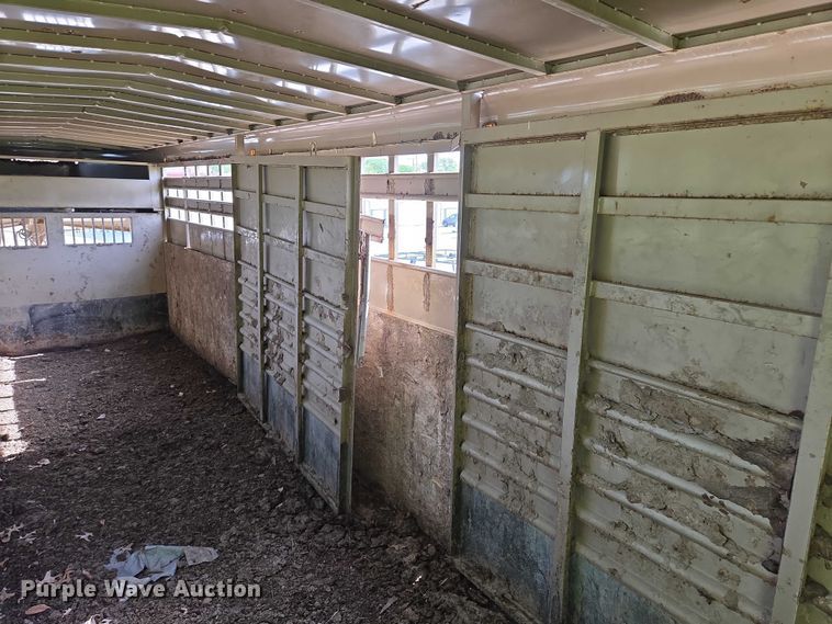 image for item EM7373 2001 Travalong livestock trailer
