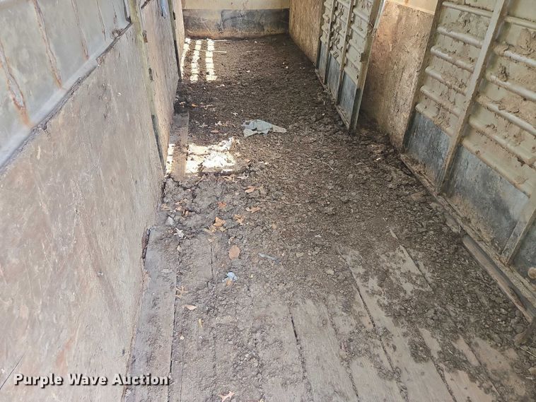 image for item EM7373 2001 Travalong livestock trailer