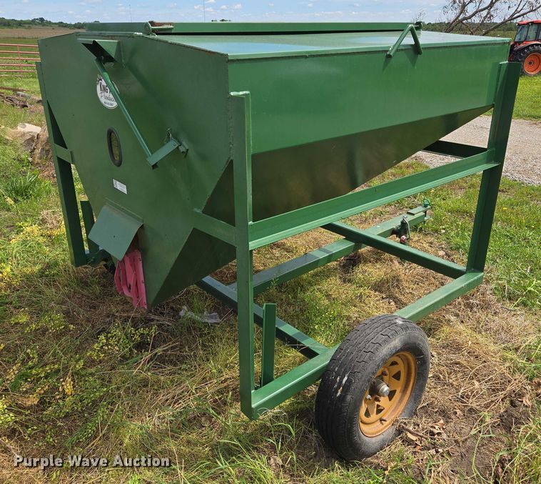 image for item EM7379 King Ag feed wagon