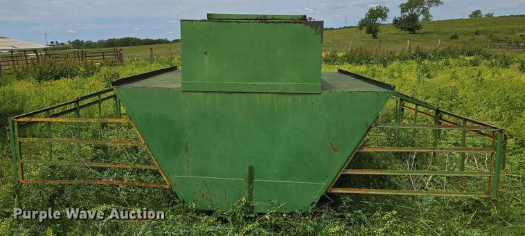 image for item EM7381 Livestock feeder 