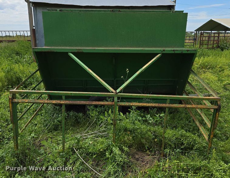 image for item EM7381 Livestock feeder 