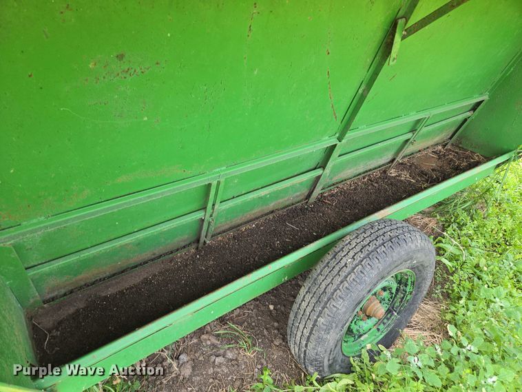 image for item EM7381 Livestock feeder 