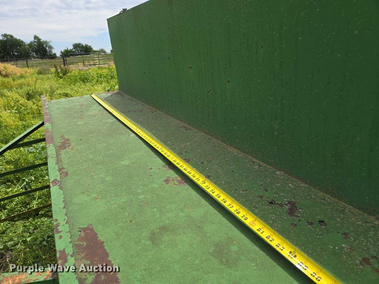 image for item EM7381 Livestock feeder 