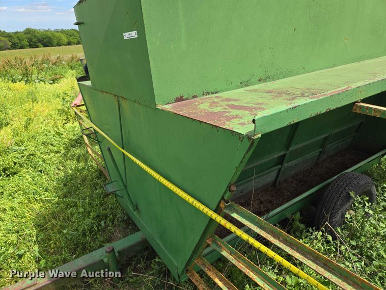 image for item EM7381 Livestock feeder 