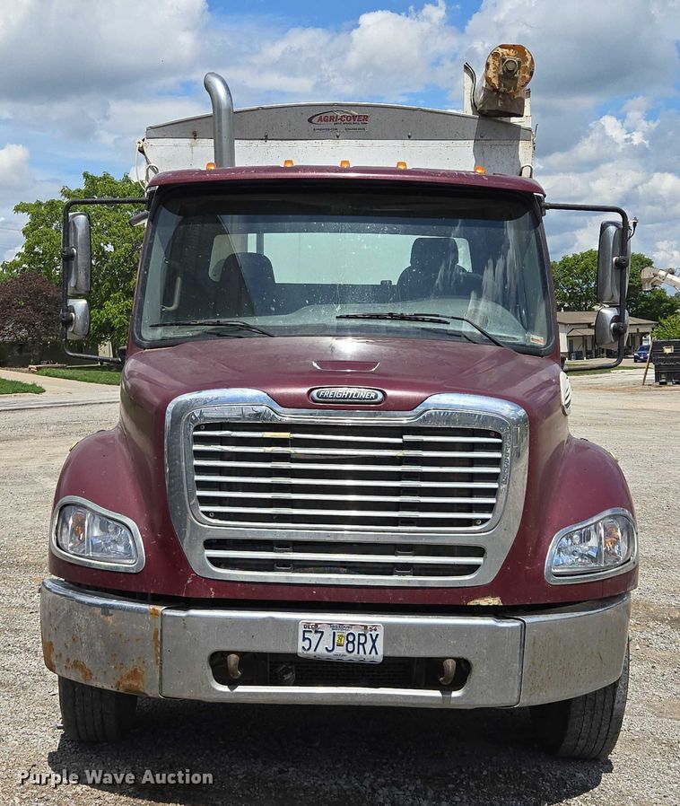 image for item EM7428 2005 Freightliner Business Class M2 fertilizer delivery truck