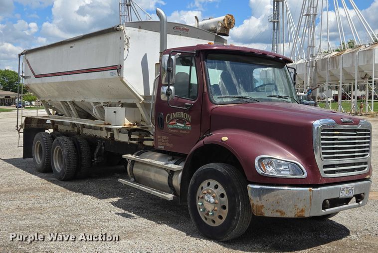 image for item EM7428 2005 Freightliner Business Class M2 fertilizer delivery truck