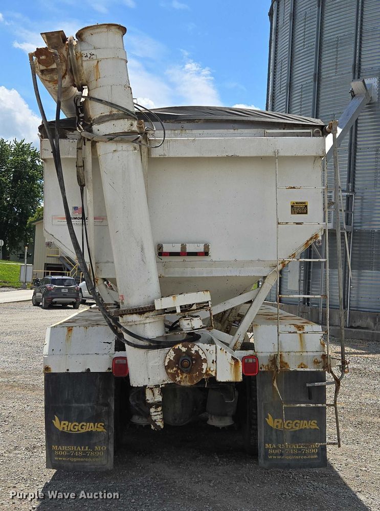 image for item EM7428 2005 Freightliner Business Class M2 fertilizer delivery truck