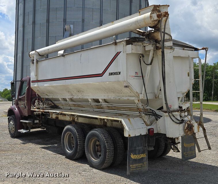 image for item EM7428 2005 Freightliner Business Class M2 fertilizer delivery truck