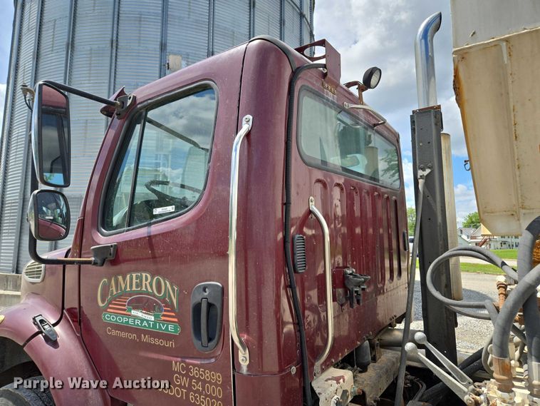 image for item EM7428 2005 Freightliner Business Class M2 fertilizer delivery truck