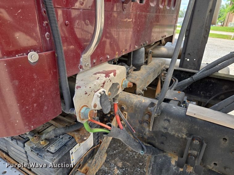 image for item EM7428 2005 Freightliner Business Class M2 fertilizer delivery truck