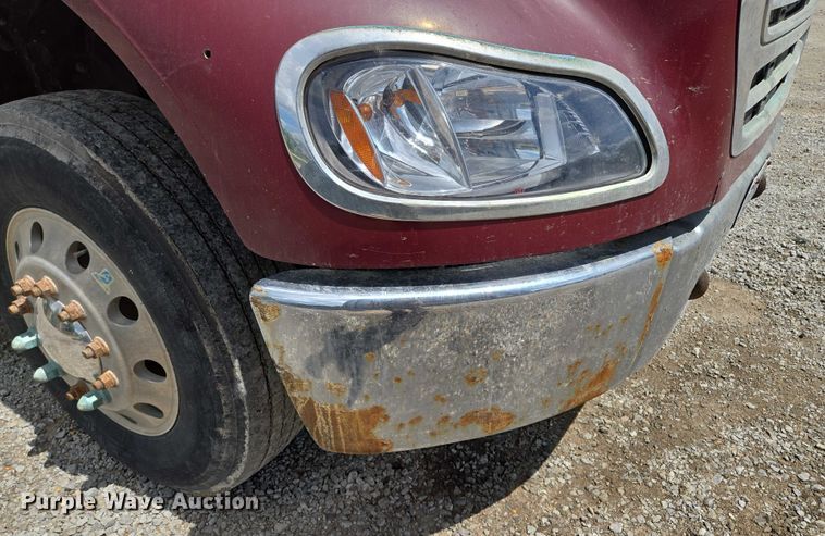 image for item EM7428 2005 Freightliner Business Class M2 fertilizer delivery truck