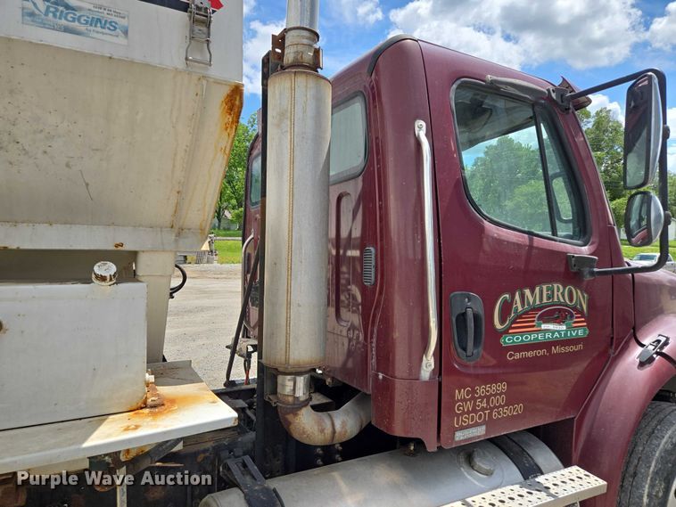 image for item EM7428 2005 Freightliner Business Class M2 fertilizer delivery truck