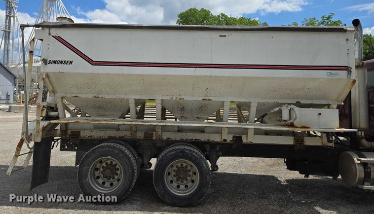 image for item EM7428 2005 Freightliner Business Class M2 fertilizer delivery truck