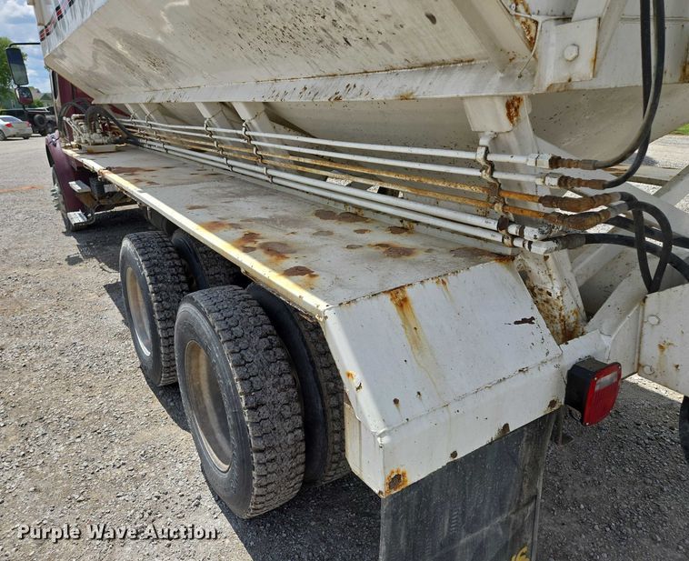 image for item EM7428 2005 Freightliner Business Class M2 fertilizer delivery truck