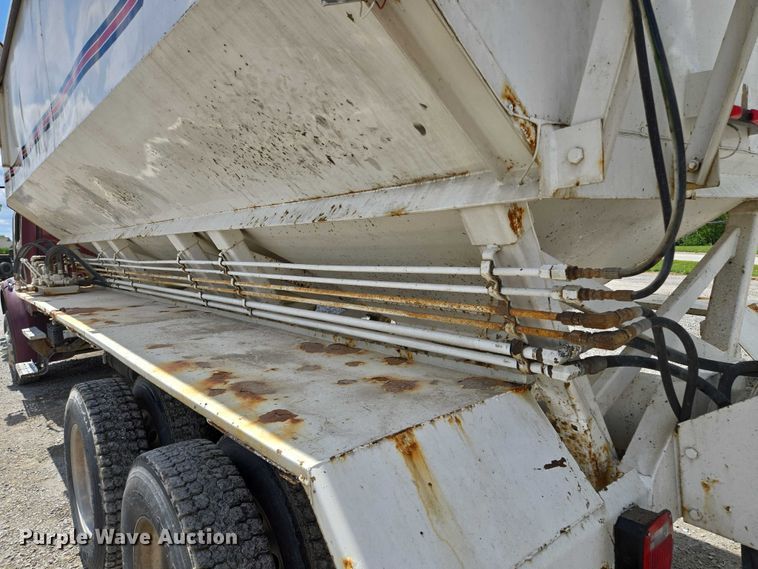 image for item EM7428 2005 Freightliner Business Class M2 fertilizer delivery truck