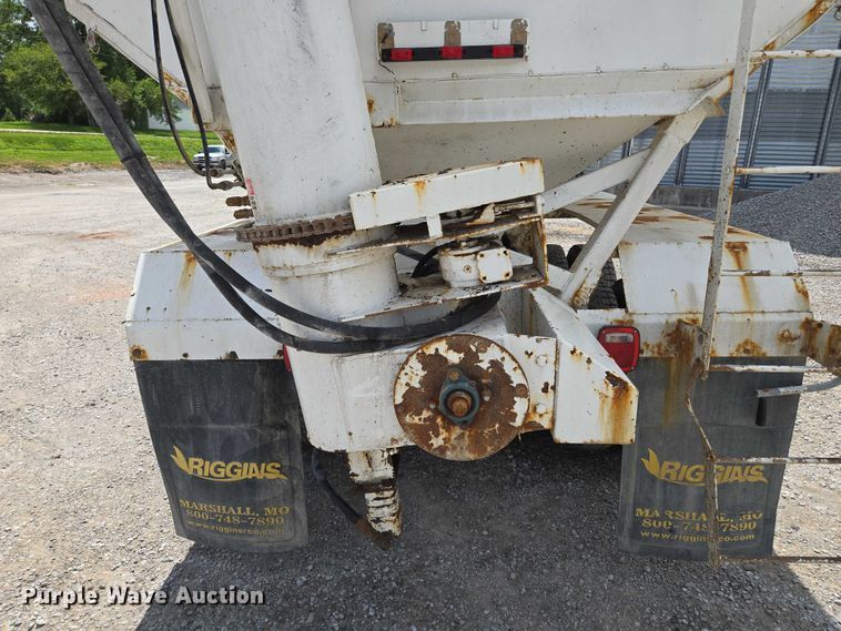 image for item EM7428 2005 Freightliner Business Class M2 fertilizer delivery truck