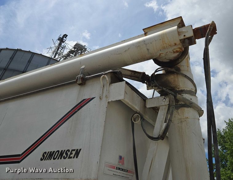 image for item EM7428 2005 Freightliner Business Class M2 fertilizer delivery truck