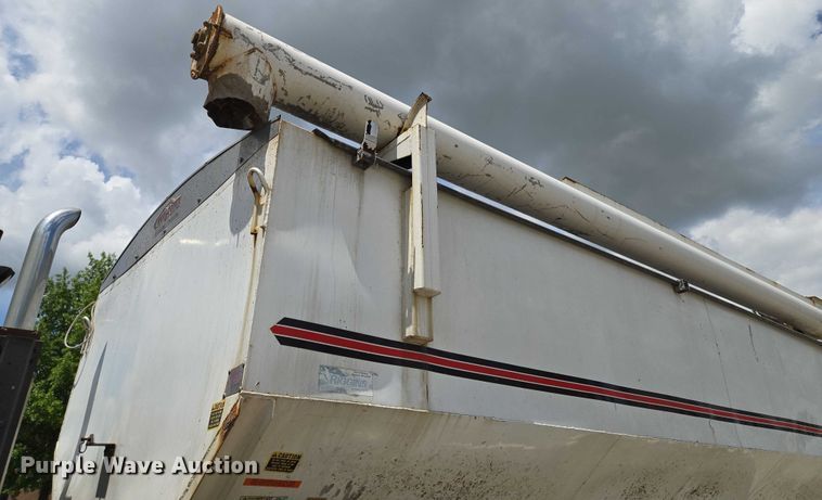 image for item EM7428 2005 Freightliner Business Class M2 fertilizer delivery truck