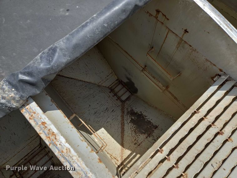 image for item EM7428 2005 Freightliner Business Class M2 fertilizer delivery truck