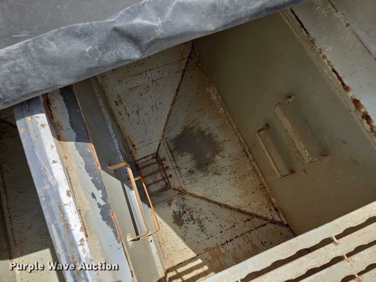 image for item EM7428 2005 Freightliner Business Class M2 fertilizer delivery truck