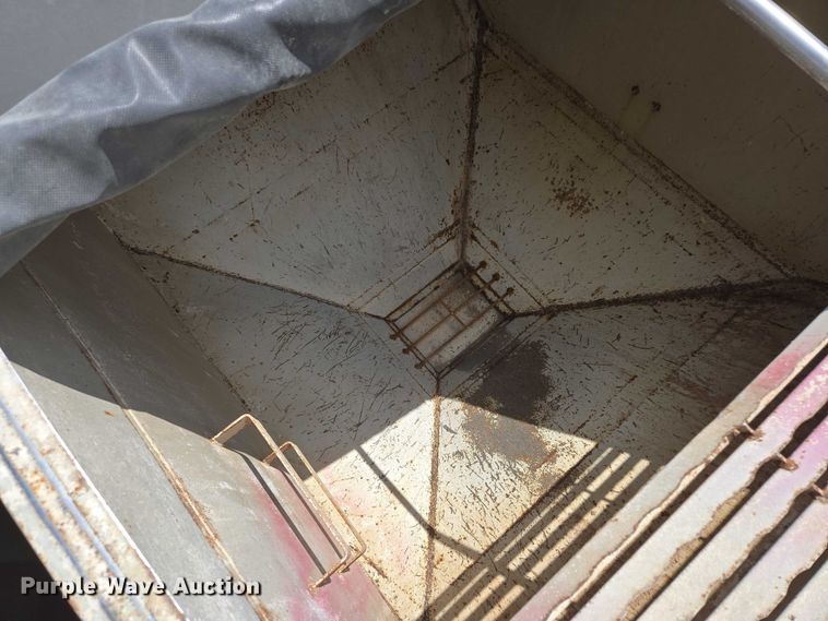 image for item EM7428 2005 Freightliner Business Class M2 fertilizer delivery truck