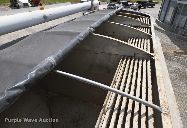 image for item EM7428 2005 Freightliner Business Class M2 fertilizer delivery truck