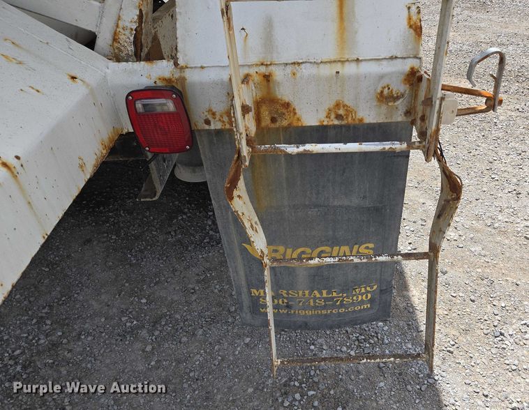 image for item EM7428 2005 Freightliner Business Class M2 fertilizer delivery truck