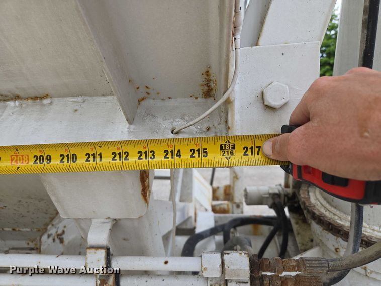 image for item EM7428 2005 Freightliner Business Class M2 fertilizer delivery truck