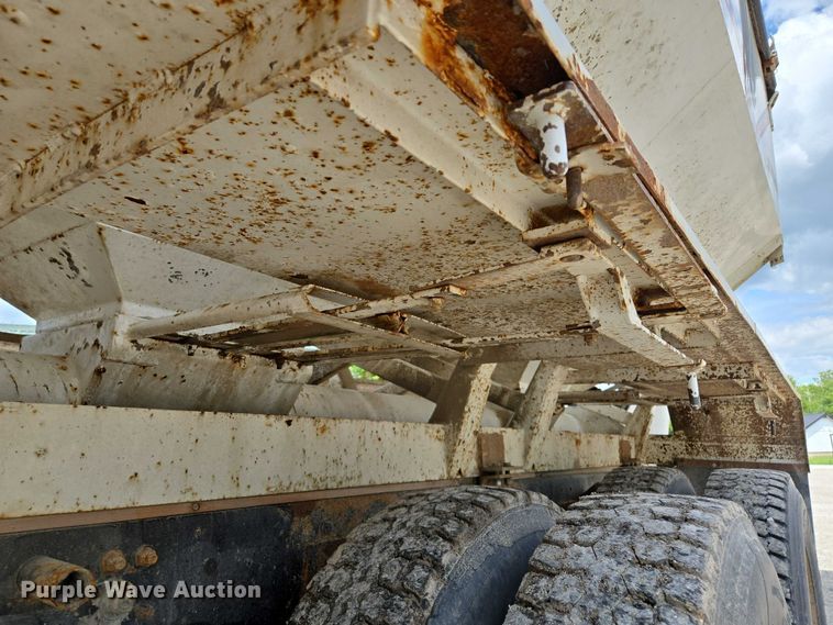 image for item EM7428 2005 Freightliner Business Class M2 fertilizer delivery truck