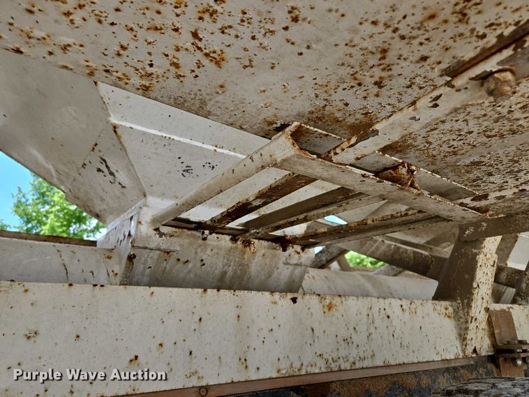 image for item EM7428 2005 Freightliner Business Class M2 fertilizer delivery truck