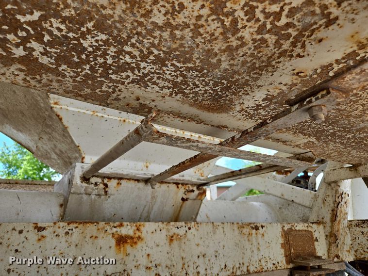 image for item EM7428 2005 Freightliner Business Class M2 fertilizer delivery truck