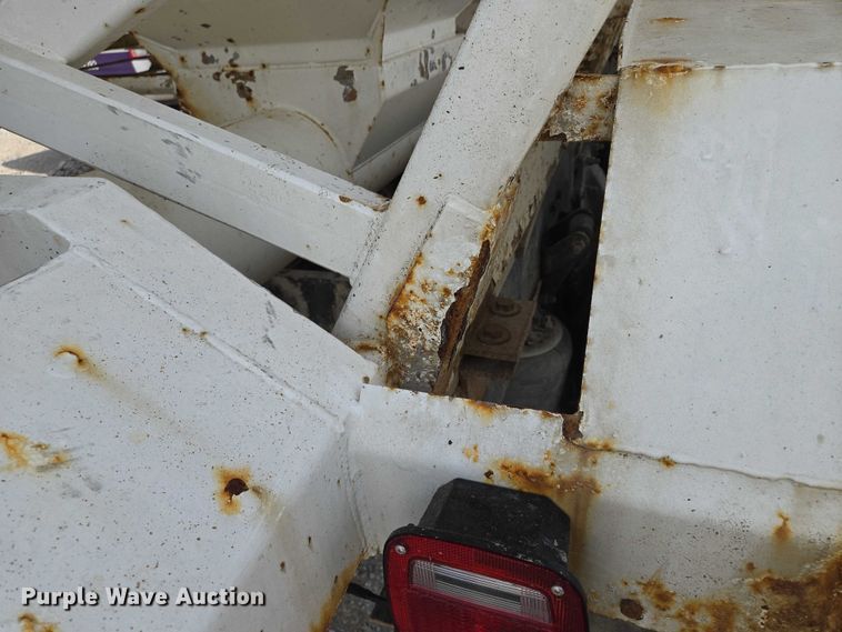 image for item EM7428 2005 Freightliner Business Class M2 fertilizer delivery truck