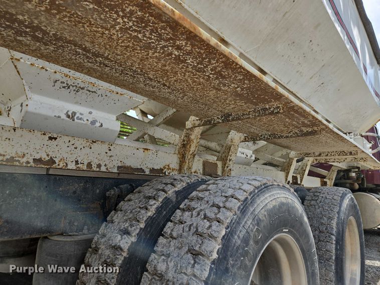 image for item EM7428 2005 Freightliner Business Class M2 fertilizer delivery truck