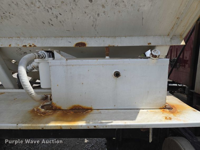 image for item EM7428 2005 Freightliner Business Class M2 fertilizer delivery truck