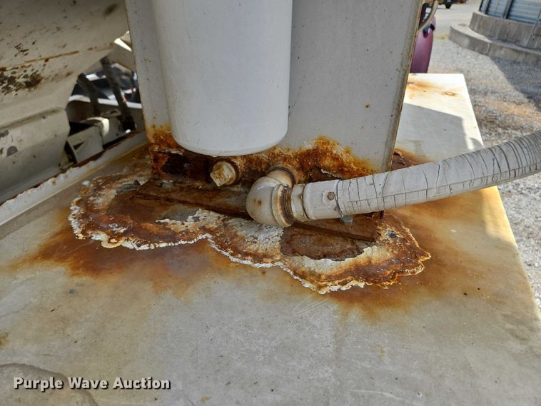 image for item EM7428 2005 Freightliner Business Class M2 fertilizer delivery truck